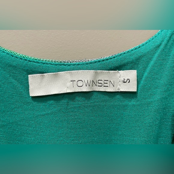 Townsen Sleeveless Dress - Picture 3 of 5